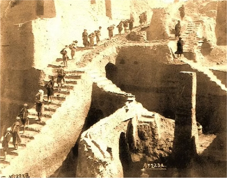 Fotografía del yacimiento de Niffer (Nippur), tomada durante una de las campañas de excavación llevadas a cabo entre 1889 y 1900 por arqueólogos de la Universidad de Pensilvania (EE.UU.). En este yacimiento se desenterraron las tablillas del Jardín del Edén traducidas por el autor.