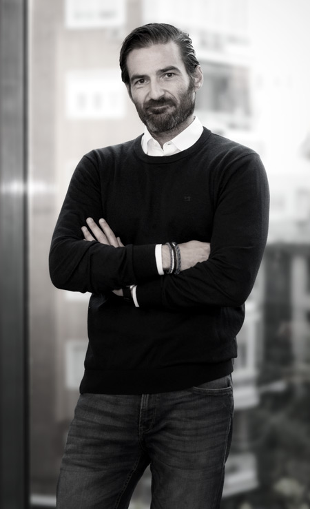 Iñaki Arcocha economista español-suizo autor de «Los Ricos no vienen de Marte»